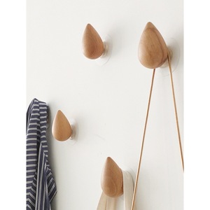 Crochets muraux en bois massif en forme de goutte d'eau, capacité de charge de 15 kg, aucun perçage requis pour le rangement des manteaux et des casquettes - Product Image 1