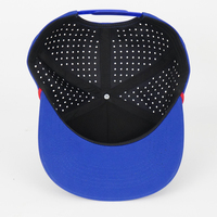 Gorra Deportiva Azul Impermeable con Orificios Cortados a Láser, Logotipo Bordado Personalizado, Parche de Goma, Gorra de Poliéster con Cuerda para Hombre