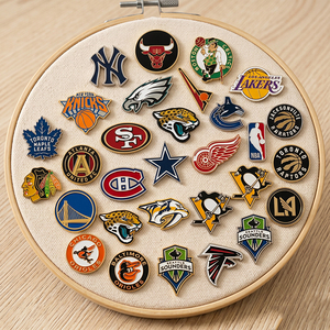 Pin de Solapa Metálico Promocional Personalizado con Insignia de Club Deportivo de Béisbol Americano, Pin Esmaltado para Intercambio con Gorras de Béisbol - Product Image 1