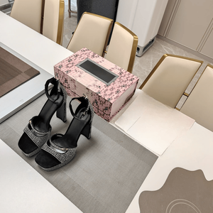 รองเท้าส้นสูงแฟชั่นคุณภาพสูงของ Jimmy ประดับหัวเข็มขัดโลหะ ตกแต่งเพชรทั้งตัว ระบายอากาศได้ดี ดีไซน์ใหม่ ขายดีมาก - Product Image 2