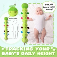 Poupée peluche musicale en forme de chenille pour bébé, jouet sensoriel de croissance, jouet apaisant pour le temps sur le ventre, avec son et texture froissée, avec échelle de mesure de hauteur intégrée