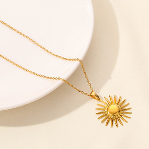 Collier pendentif en acier inoxydable soleil lune pentagramme pour femme, chaîne plaquée or tendance - Product Image 4