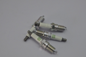 TR55GP純正スパークプラグ、NGK用デュアルプラチナ合金搭載、燃料節約と振動軽減のための新改良版、フォードECOSPORT用 - Product Image 3