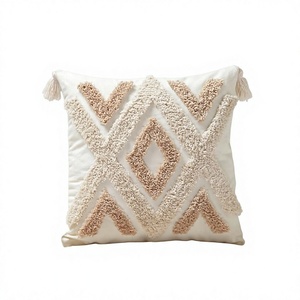 Coussin carré bohème tufté en coton 100% tissé, broderie géométrique vintage, amovible et lavable, beige crème - Product Image 1