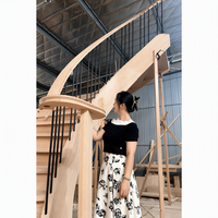 Escalier en colimaçon en bois massif avec marches LED, monte-escalier blanc et balustres en métal noir, en chêne, pour villa, hall d'hôtel
