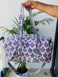 Bolsas de lona grandes acolchadas hechas a mano con estampado floral, bolsa de viaje de tela acolchada para mujer, bolsas de lona reutilizables para la playa y para pasar la noche - Product Image 2