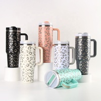 Mug Perjalanan Camping Personalisasi Grosir, Stainless Steel 40oz, Vakum Terisolasi, Tumbler Glitter Ramah Lingkungan, Pegangan Tangan, Tahan Panas
