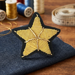 Badges de bureau personnalisés brodés sans nickel en feutre non tissé à motif étoile pour décorations de grade uniforme en tissu - Product Image 2