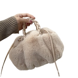 Nouveau <span class=keywords><strong>sac</strong></span> en peluche hiver femmes mode sacs à main nuage <span class=keywords><strong>fausse</strong></span> <span class=keywords><strong>fourrure</strong></span> <span class=keywords><strong>sac</strong></span> à main mode décontracté femmes <span class=keywords><strong>sac</strong></span> à bandoulière moelleux <span class=keywords><strong>sac</strong></span> - Product Image 6