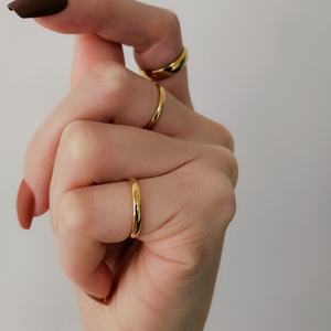 미니멀리스트 커플링 남녀공용 2mm 4mm 6mm 고광택 IP 골드 도금 스테인리스 스틸 제조업체 도매 - Product Image 3