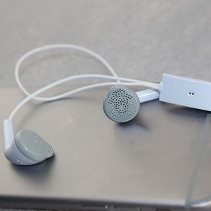 Écouteurs stéréo de bonne qualité <span class=keywords><strong>5830</strong></span> Casque 3,5 mm avec microphone Casques de sport pour <span class=keywords><strong>Samsung</strong></span> YS YJ - Product Image 4