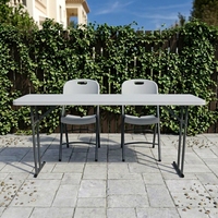 Table de conférence pliante longue en plastique de 183 cm, plateau résistant aux rayures, pieds pliables pour une installation temporaire de poste de travail