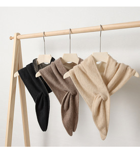 Automne hiver femmes coréennes nouveau Double couleur tricoté <span class=keywords><strong>Poncho</strong></span> perforé pur cachemire Triangle châle - Product Image 1