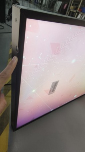 Affichage vidéo de vitrine publicitaire Android ultra mince de 32 pouces pour l'intérieur Affichage numérique LCD avec Android - Product Image 5