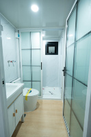 Maison conteneur extensible, maison préfabriquée moderne extensible avec salle de bain complète pour le glamping, les centres de villégiature et la location Airbnb