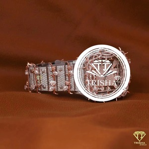 Reloj de pulsera para mujer, fabricado en India, de acero inoxidable color oro rosa, elegante y lujoso, disponible al mejor precio del mercado. - Product Image 1