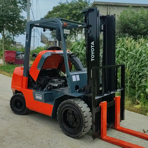 Optimice sus operaciones con la carretilla elevadora Toyota de 3,5 toneladas, fácil de usar. - Product Image 3