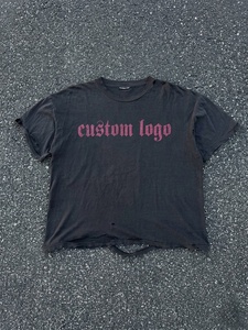 T-shirt en coton noir pour homme avec logo personnalisé imprimé, manches courtes, col rond, coupe décontractée, longueur standard, design sur le devant - Product Image 1