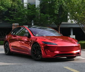 Film de protection de voiture rouge électro-plaqué de qualité supérieure, vinyle PET brillant. Amovible, compatible avec la peinture et homologué pour la circulation routière pour l'<span class=keywords><strong>immatriculation</strong></span> des véhicules - Product Image 1