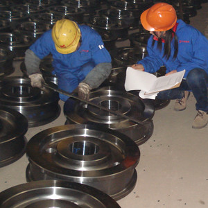 Rueda ferroviaria forjada ER9/4140 con tratamiento térmico y prueba de llanta AAR del proveedor de ruedas de China - Product Image 6