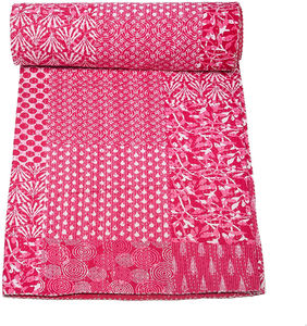 Couette Kantha Imprimée Rose en Coton, Couvre-lit Patchwork Fait Main pour la Maison, l'Hôtel et la Chambre à Coucher - Product Image 1