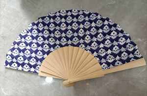 Abanico Plegable Personalizable de Tela con Diseño de Ángel Musical, Estilo Clásico Español, Mango de Madera, Motivo Promocional de Halloween para Ocasiones Románticas - Product Image 3