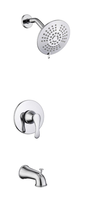 Robinet de bain et de douche mural moderne en chrome avec poignée sculptée à pression équilibrée, jet doux effet pluie pour usage hôtelier