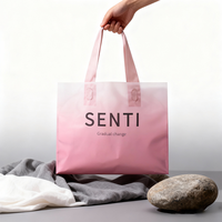 Sacs de transport en plastique PE semi-transparents rose ombré avec poignées à valve, emballage personnalisable pour vêtements et chaussettes