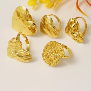 Bague ouverte en métal texturé plaqué or pour femmes, bijoux de mode luxueux et élégants, cadeau d'anniversaire - Product Image 1