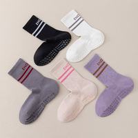 Chaussettes de sport antidérapantes à rayures avec logo personnalisé pour yoga, pilates, entraînement, barre, ballet, intérieur, maison, gym