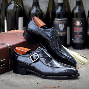 Zapatos casuales británicos de cuero con diseño de piedras, zapatos formales de negocios con acabado brillante de PU, mocasines planos y lisos, y - Product Image 4