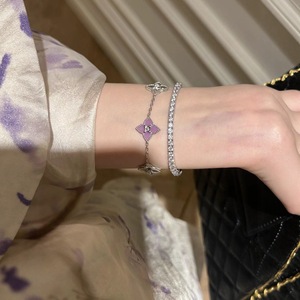 สร้อยข้อมือรูปใบโคลเวอร์สีม่วงสี่แฉก โลหะผสมสังกะสี ประดับด้วยกรงเล็บ ของขวัญเครื่องประดับแฟชั่นสำหรับผู้หญิง สร้อยข้อมือเสน่ห์ 15-19 ซม. - Product Image 4