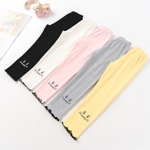 Leggings Estampados de Algodón Orgánico de la Mejor Calidad para Niñas, de un Fabricante de Ropa Infantil en China - Product Image 5