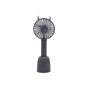 Couleur adaptée aux besoins du client Portatif tenu <span class=keywords><strong>dans</strong></span> <span class=keywords><strong>la</strong></span> <span class=keywords><strong>main</strong></span> De <span class=keywords><strong>Dessin</strong></span> Animé Mignon Mini Ventilateur De Bureau - Product Image 1
