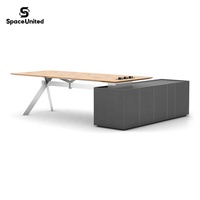 Bureau de direction SpaceUnited avec meuble de rangement et pieds en métal pour poste de travail de direction
