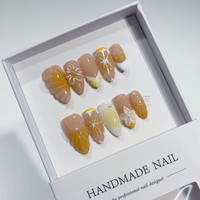 Nouveau produit lancé, fleurs 3D aux couleurs froides flottant dans les nuages, avec un charme éthéré, ongles press-on faits à la main