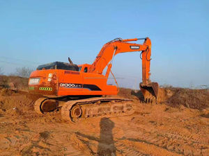 Excavatrice sur chenilles Doosan DH300LC-7 d'occasion fiable, 30 tonnes, avec moteur et pompe pour grands projets de construction - Product Image 4