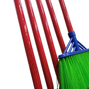 Venta Directa de Fábrica: Mango de Escoba de Madera Recubierto de PVC con Rayas Rojas y Cable para Herramientas de Limpieza - Product Image 1