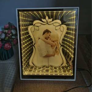 Cabina DE FOTOS LED 3 en 1 moderna personalizada, espejo mágico luminoso con luces de noche de cristal cuadradas para sala de estar, lámpara de tamaño medio - Product Image 1