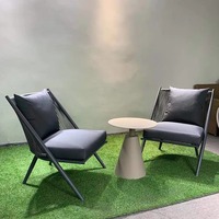 Ensemble chaise et canapé d'extérieur moderne en rotin pour cour, balcon, solarium, hôtel ou maison d'hôtes