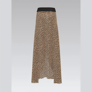 Sarong de plage fluide à imprimé léopard pour femme, prêt pour les vacances, avec boucle dorée de luxe pour un passage fluide de la plage au bord de la piscine - Product Image 2