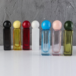 ขวดน้ำหอมแก้วทรงสี่เหลี่ยมใส ดีไซน์ใหม่ ขนาด 30 มล. 50 มล. แบบหนา รีฟิลได้ พร้อมฝาเกลียวปิดสนิท - Product Image 1