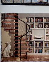 Escalier en colimaçon commercial standard à plan ouvert pour intérieur, avec construction en acier inoxydable et métal, design durable et écologique