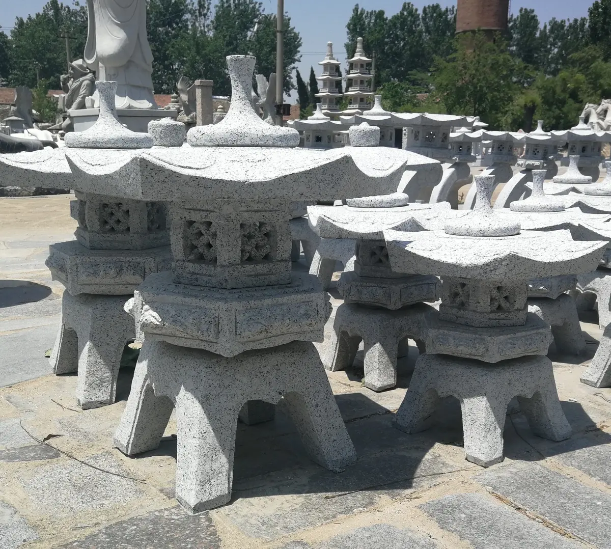 Natürliche chinesische Granit-Stein-Lanterns für Gärten und Tempel Stein-Lanterns zu verkaufen