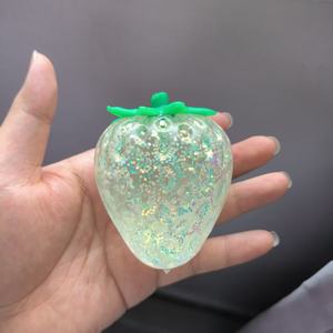 Jouet à presser en TPR en forme de fraise, avec paillettes, anti-stress, jouet sensoriel pour soulager l'anxiété, balle anti-stress pour enfants - Product Image 4