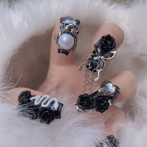 [Serie Doce Signos del Zodíaco] <span class=keywords><strong>Uñas</strong></span> Postizas Hechas a Mano de <span class=keywords><strong>Escorpio</strong></span> - Personalizadas, Resistentes, Completamente Decoradas con Pedrería y Bolas de Pedrería 3D Florales - Product Image 5