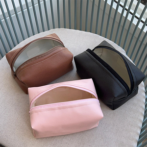 Trousse de beauté OEM en cuir végétalien, sac à maquillage carré avec <span class=keywords><strong>pompon</strong></span>, organiseur de cosmétiques de voyage - Product Image 3