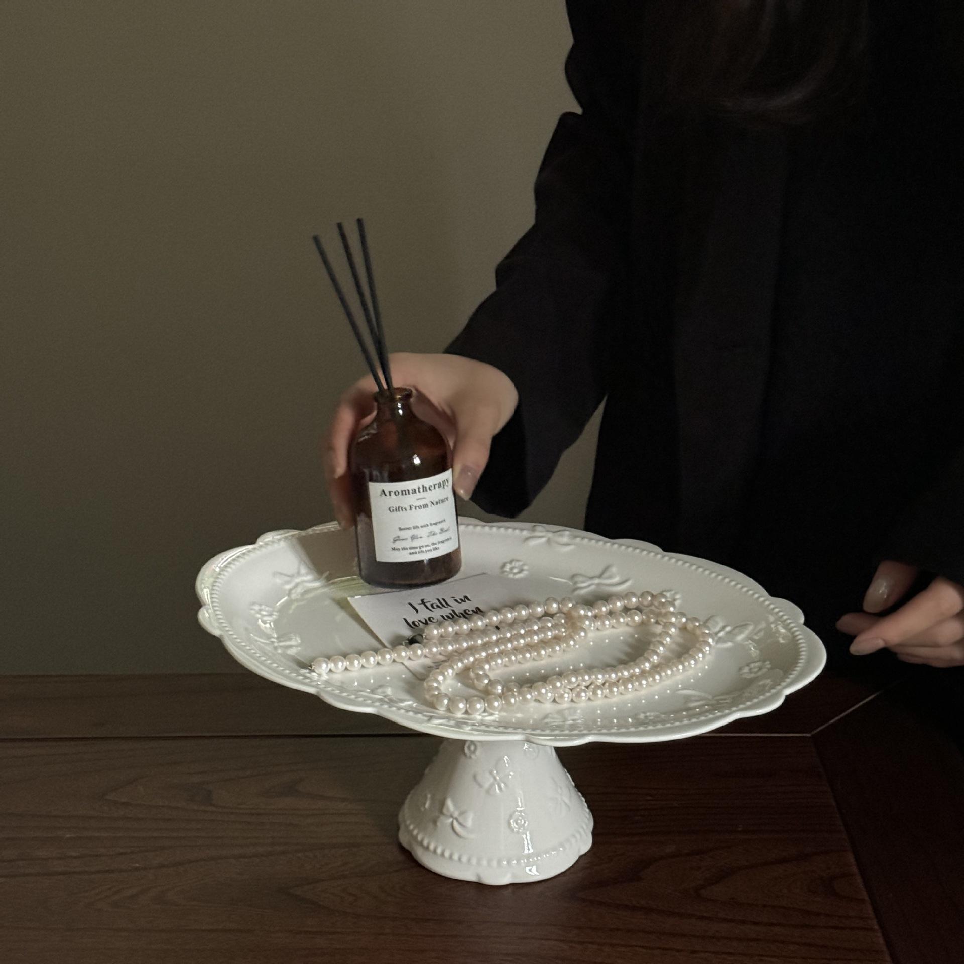 จานรูปไข่ดอกไม้และผีเสื้อ31*22*11