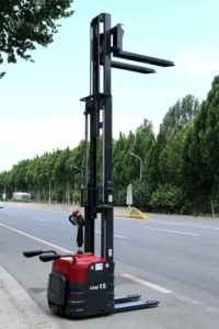 รถยกไฟฟ้า VIWINT CDD10II-30 3 ตัน แบตเตอรี่ตะกั่วกรด แบบยืนขับ ยางโพลียูรีเทน ใช้ได้ทั้งภายในและภายนอกอาคาร - Product Image 3