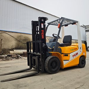 Chariot élévateur TCM 3T d'occasion, 3 tonnes, diesel, pneus pleins, avec déplaceur latéral hydraulique et mât à deux étages - Product Image 3